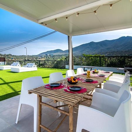 Palm Tree Villa - 5Bdr Paradise Pool / Chill Out Beds توريمولينوس المظهر الخارجي الصورة