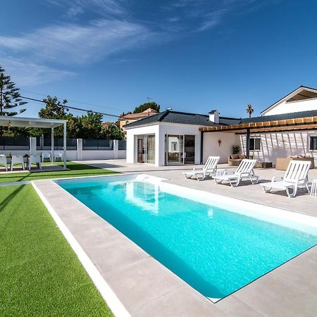 Palm Tree Villa - 5Bdr Paradise Pool / Chill Out Beds توريمولينوس المظهر الخارجي الصورة