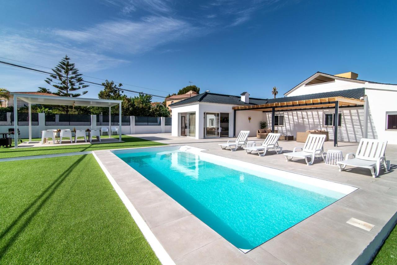 Palm Tree Villa - 5Bdr Paradise Pool / Chill Out Beds توريمولينوس المظهر الخارجي الصورة