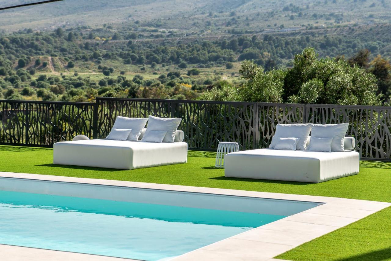 Palm Tree Villa - 5Bdr Paradise Pool / Chill Out Beds توريمولينوس المظهر الخارجي الصورة