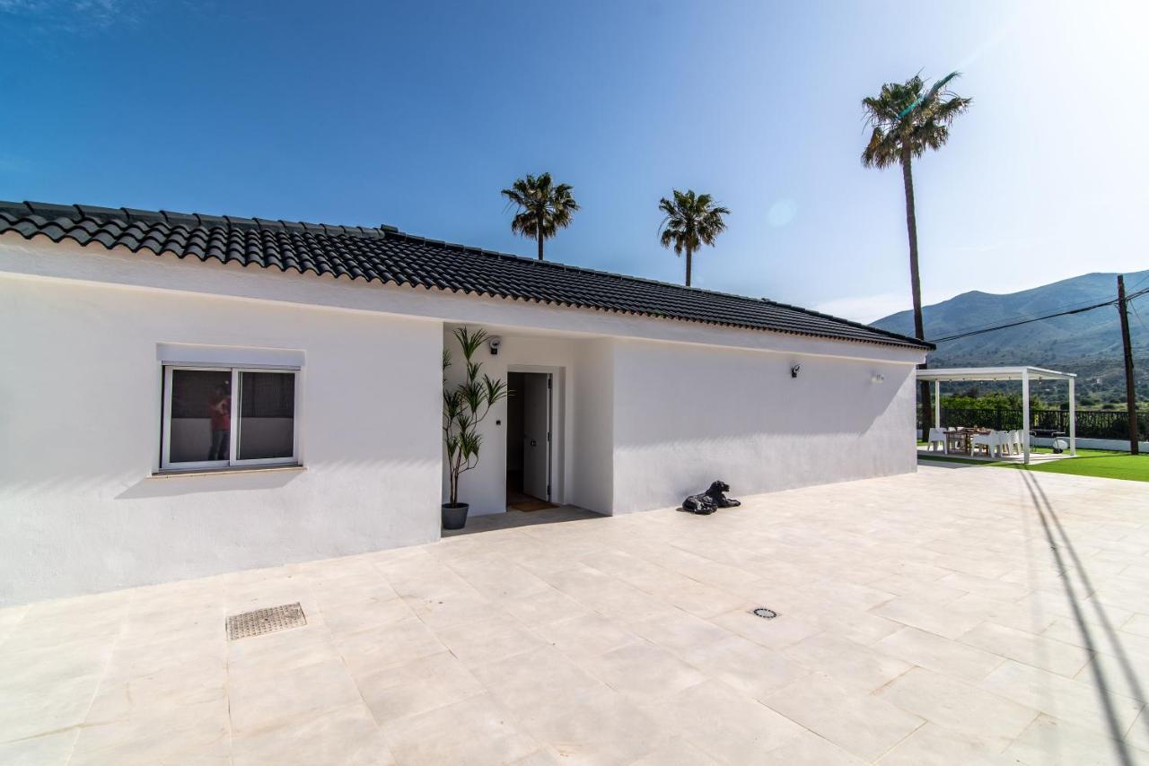 Palm Tree Villa - 5Bdr Paradise Pool / Chill Out Beds توريمولينوس المظهر الخارجي الصورة